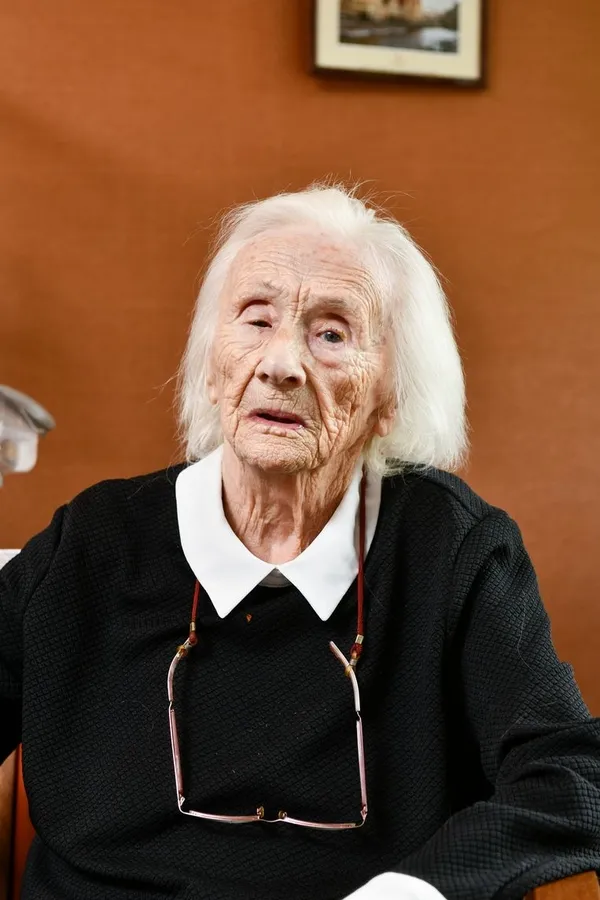belcikanin-en-yasli-insani-mariette-bouverne-111-yasinda-oldu-1596481863043.jpg Belçika'nın en yaşlı insanı Mariette Bouverne 111 yaşında öldü-2