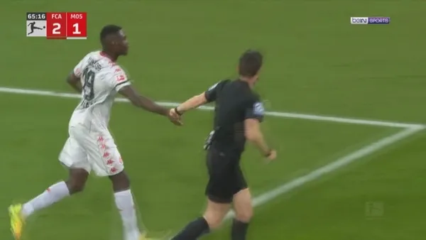 bundesligada-tarihe-gecen-olay-mainz-05-formasi-giyen-moussa-niakhatenin-orucunu-acmasi-icin-hakem-oyunu-durdu-1649434778922.jpg Bundesliga'da tarihe geçen olay! Mainz 05 forması giyen Moussa Niakhate'nin orucunu açması için hakem oyunu durdurdu-9