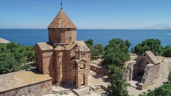 cevre-sehircilik-ve-iklim-degisikligi-bakanligi-zeytinliklerden-sonra-sit-alanlari-da-ranta-aciliyor-iddialari-1646575245649.jpg Çevre Şehircilik ve İklim Değişikliği Bakanlığı 'zeytinliklerden sonra sit alanları da ranta açılıyor' iddialarını yalanladı-5