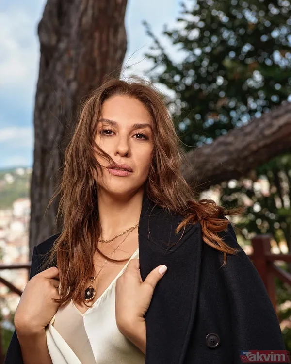 Evrim Alasya ile Kerem Alışık’tan aşk bombası! Ünlü isimler havalimanında el ele... - 3