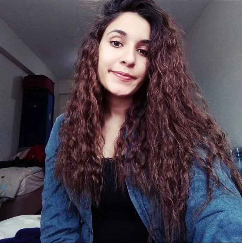 gulistanin-annesinden-adliye-onunde-isyan-kizimin-kemikleri-de-inan-ki-yakilmis-1776544440405.jpeg Gülistan'ın acılı annesinden adliye önünde isyan: "Kızımın kemikleri de inan ki yakılmış"-2