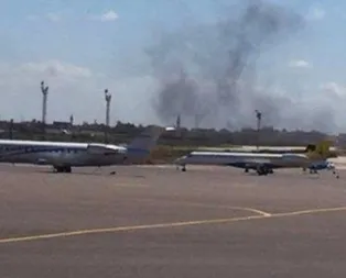 Darbeci Hafter Libyanın başkenti Trablustaki havalimanına saldırdı