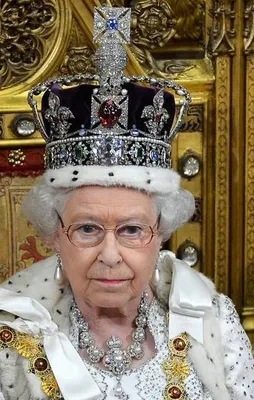 Kraliçenin tacındaki milyonluk sır