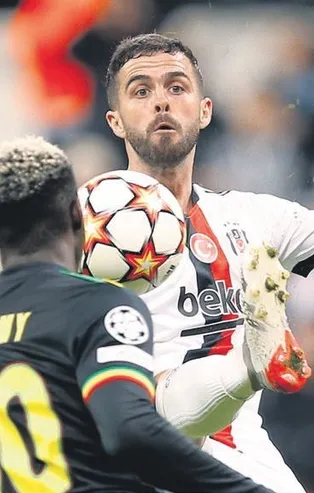 Yıldız futbolcu Miralem Pjanic Kara Kartal'a açık kapı bıraktı! Beşiktaş beni mutlu ediyor