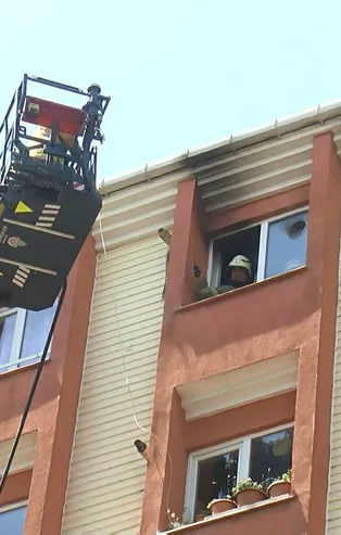 Kartal'da 6 katlı binada yangın