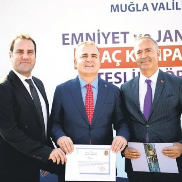 Plaket takdim edildi!