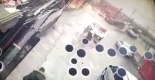 okul-yolunda-pitbull-saldirisi-10-yasindaki-cocugu-celme-takarak-kurtardi-1669531612739.jpg Okul yolunda pitbull saldırısı! 10 yaşındaki çocuğu çelme takarak kurtardı-4