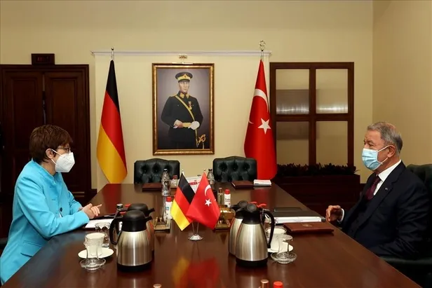son-dakika-milli-savunma-bakani-hulusi-akar-almanya-savunma-bakanikarrenbauer-ile-gorustu-1623945905484.jpeg Milli Savunma Bakanı Hulusi Akar, Alman mevkidaşı ile görüştü: "PKK eşittir YPG"-3