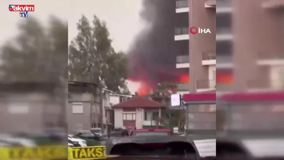 İzmir'de depo yangını