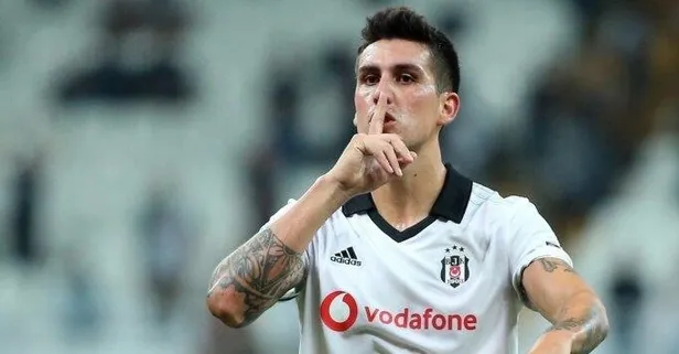 Enzo Roco ikiye böldü