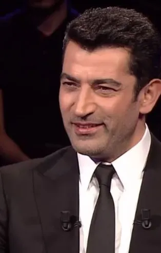 TDK Güncel Türkçe Sözlük'e göre kumru gibi hangi anlama gelen bir deyimdir?