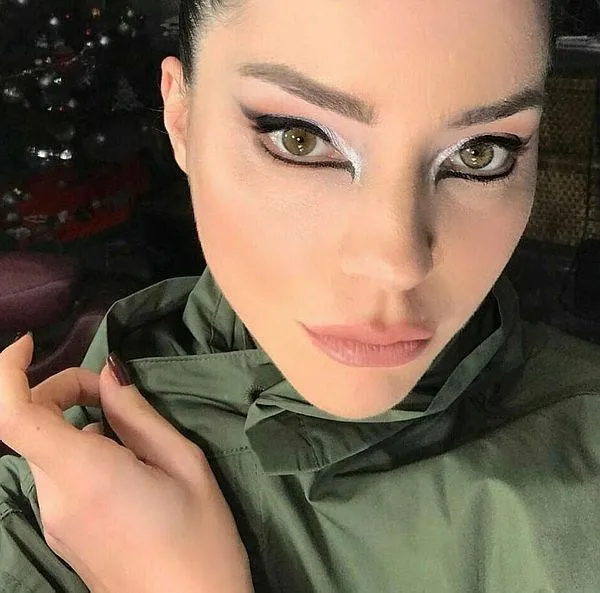 merve-bolugur-askta-aradigini-bir-turlu-bulamiyor-son-sevgilisi-erkan-senle-de-yollari-ayirdi-1642790991469.jpeg Merve Boluğur aşkta aradığını bir türlü bulamıyor! Son sevgilisi Erkan Şen'le de yolları ayırdı-7