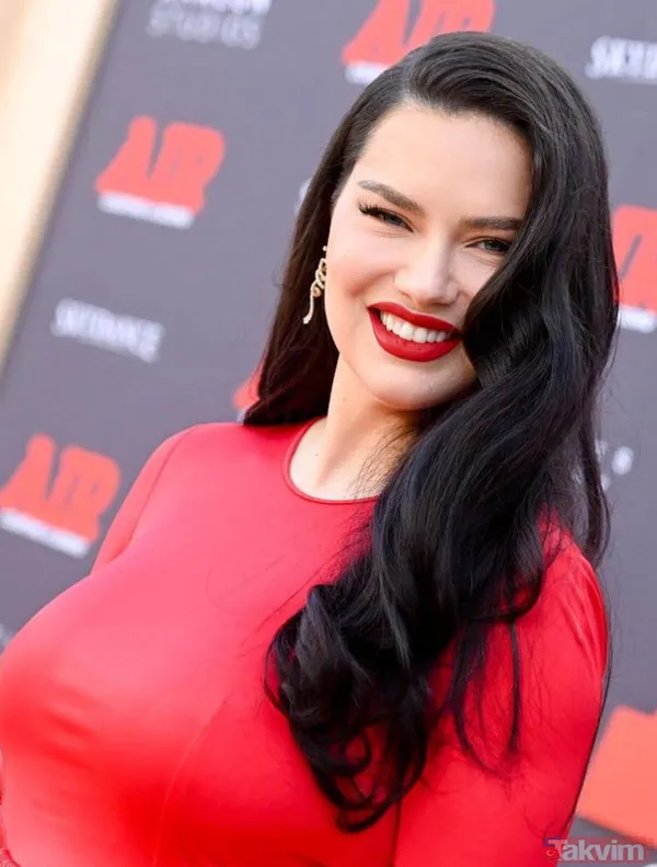 Adriana Lima kırmızılar içinde alev alev! Eski hallerini mumla aratıyordu kilolar gitti son haliyle hayran bıraktı! Sır gibi sakladığı kızı da... - 10