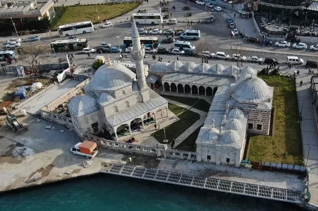 İBB'den tepki çeken çalışma: Mimar Sinan'ın 1580 yılında yaptığı Şemsi Paşa Camii duvarında çatlaklar oluştu!