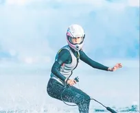 Sörf tutkunu Çağla Şikel bu heyecanı çocuklarına da aşıladı!