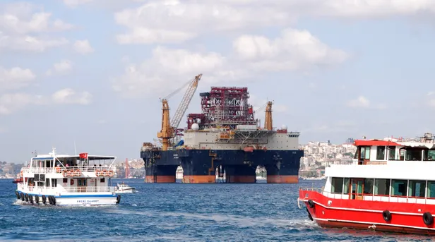 Dev petrol arama platformu İstanbul Boğazı'nda-7