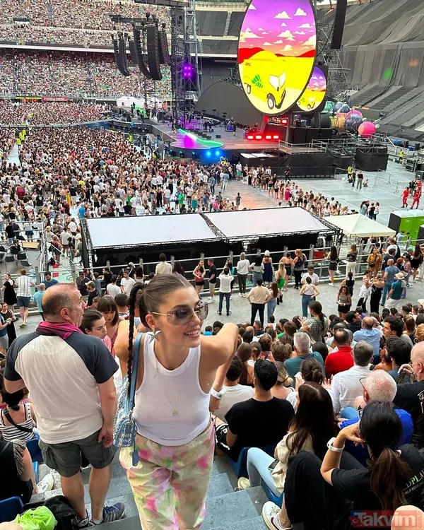 Son Dönemlerin En Çok Konuşulan Oyuncuları Arasında Yer Alan Hande Erçel'in İş İnsanı Hakan Sabancı İle Aşkı Tam Gaz Devam Ediyor.