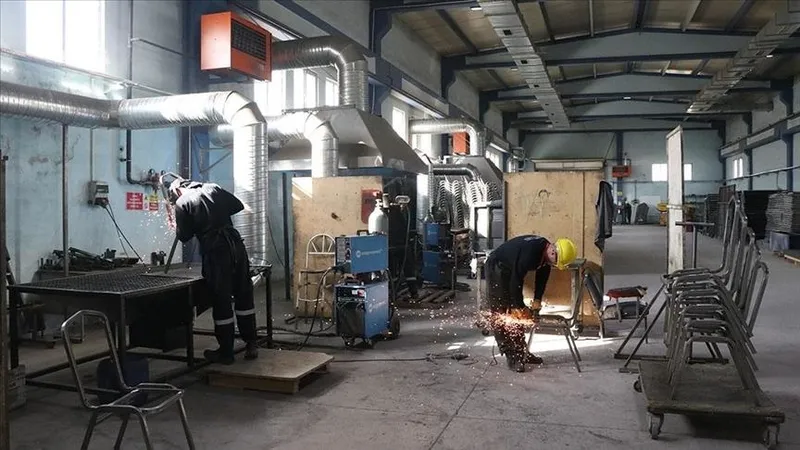 dikkat-bu-kez-meb-uyardi-sahte-kalfalik-ustalik-ve-usta-ogreticiligi-1716817445390.jpeg Dikkat! Bu kez MEB uyardı: Sahte Kalfalık, Ustalık ve Usta Öğreticiliği...-3