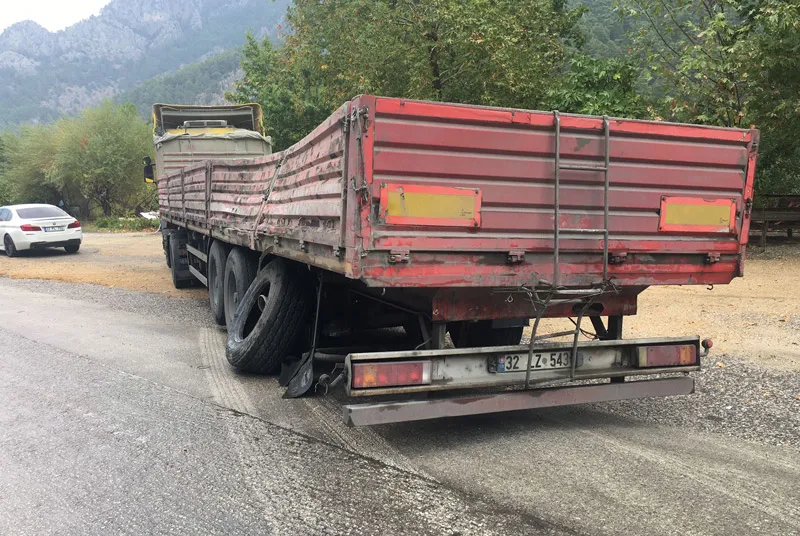 Burdur Bucak'ta yolcu otobüsü şarampole devrildi (DHA)