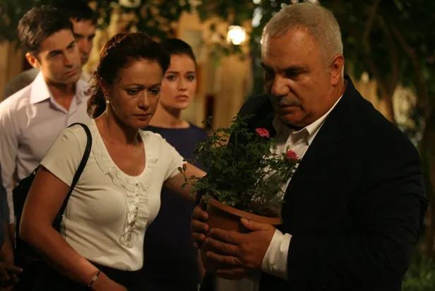 yaprak-dokumunun-yildizi-acun-ilicalinin-projesiyle-donuyor-performansiyla-dillere-destan-olacak-1608235158573.jpg Yaprak Dökümü'nün yıldızı Acun Ilıcalı'nın projesiyle dönüyor! Performansıyla dillere destan olacak-9