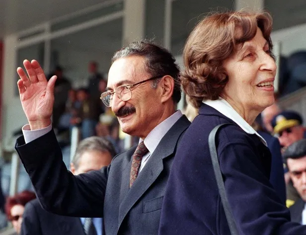 Son koalisyonu Sezer ve Ecevit arasındaki ‘Kara Çarşamba’ yıktı! Devletin zirvesinde anayasa kitapçığı kavgası: Türkiye 51 milyar dolar kaybetti-10