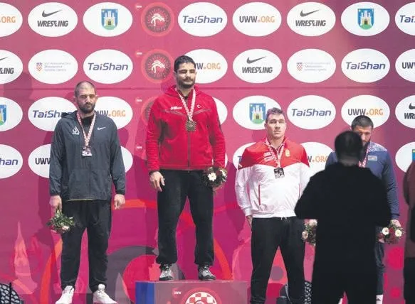 besiktasta-soke-eden-gedson-iddiasi-senol-gunes-1681951997653.jpeg Beşiktaş'ta şoke eden Gedson iddiası! Şenol Güneş...-8