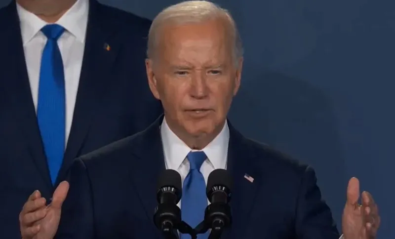 abd-baskani-joe-bidendan-bir-gaf-daha-ukrayna-devlet-baskani-zelenskiyi-kursuye-putin-olarak-davet-etti-1720735566278.jpeg ABD Başkanı Joe Biden'dan bir gaf daha! Ukrayna Devlet Başkanı Zelenski'yi kürsüye Putin olarak davet etti-3