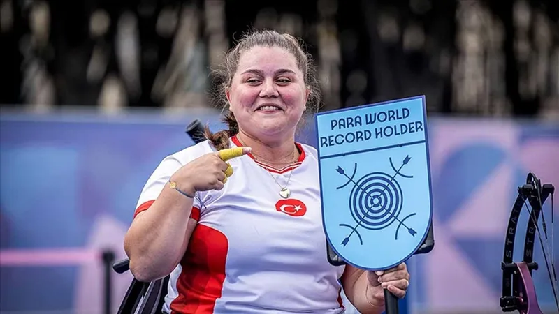 oznur-cure-girdiden-paralimpik-oyunlarda-dunya-rekoru-1724948051236.jpg Öznur Cüre Girdi