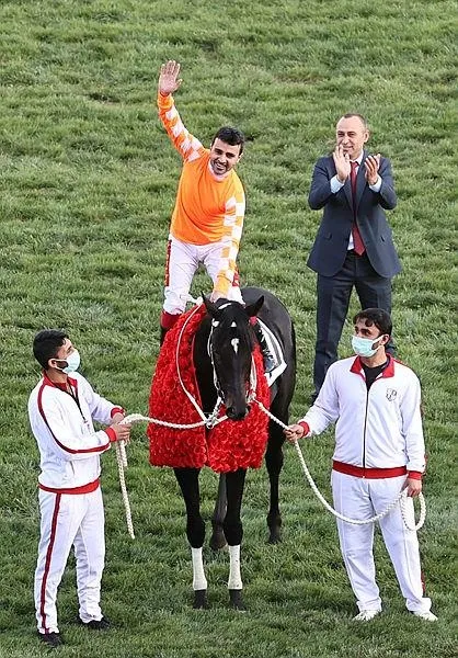 35 yıl sonra tarihe geçti! Cumhurbaşkanlığı Koşusu birincisi olan Burgas fırtına gibi esiyor-3