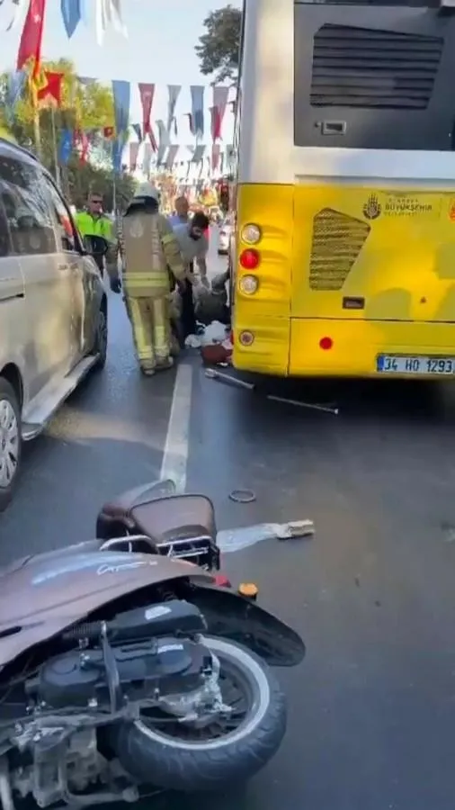 iett-otobusu-ile-motosiklet-carpisti-hamile-kadin-aracin-altinda-kaldi-1694554525414.jpeg İstanbullunun canı tehlikede! İETT otobüsü ile motosiklet çarpıştı: Hamile kadın hayatını kaybetti-5