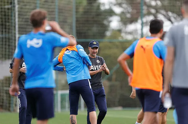 Fenerbahçe'nin Eintracht Frankfurt maçı kamp kadrosu belli oldu! Yıldız isme Pereira'dan kesik
