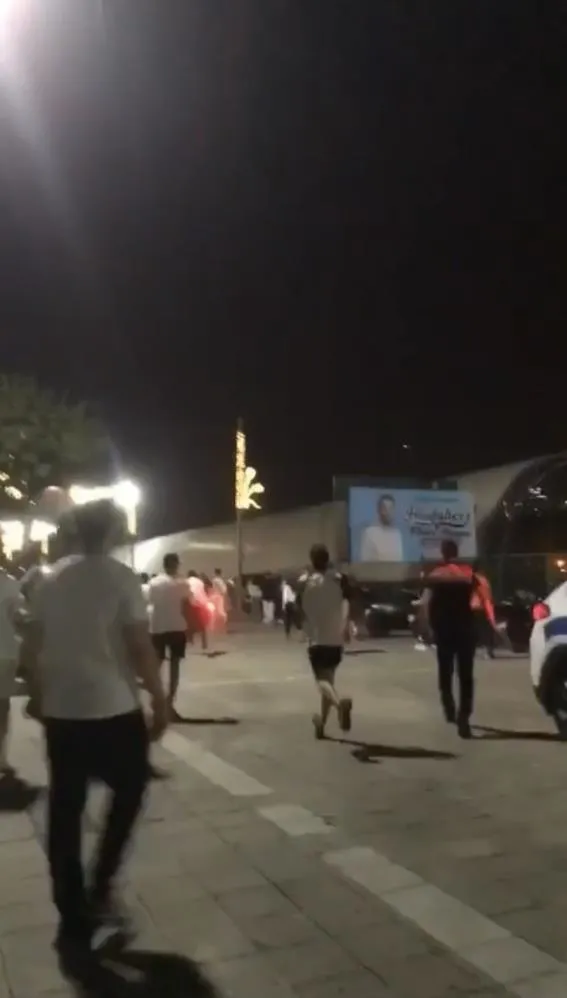 konserde-bicakli-dehset-suc-makinesi-2si-polis-6-kisiyi-yaraladi-1661757301635.jpg Konserde bıçaklı dehşet: Suç makinesi 2’si polis 6 kişiyi yaraladı-7