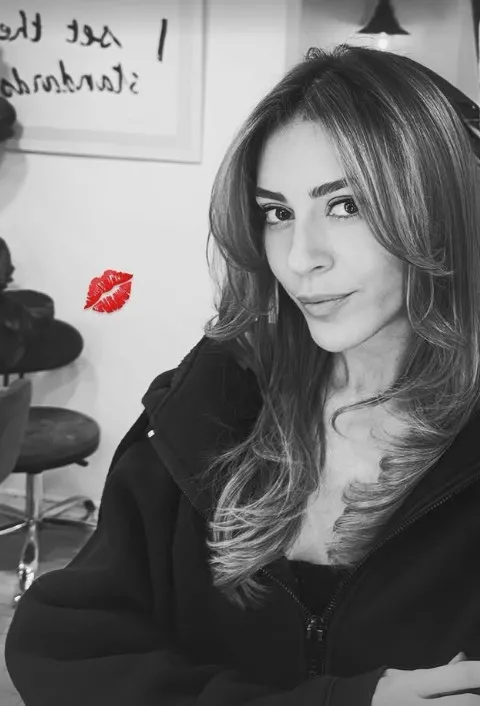 sinem-kobaldan-yeni-imaj-hamlesi-saclarina-kakul-ekledi-1766733963847.jpg Kaynak: Sosyal medya