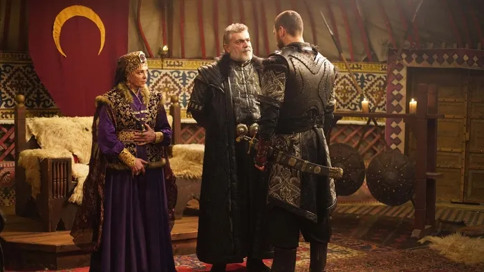 kurulus-osman-yine-zirvede-osman-beyin-yakup-beye-divanda-rest-cekmesi-bolume-damga-vurdu-1703149113227.jpg Kuruluş Osman yine zirvede! Osman Bey’in Yakup Bey’e divanda rest çekmesi bölüme damga vurdu!-4