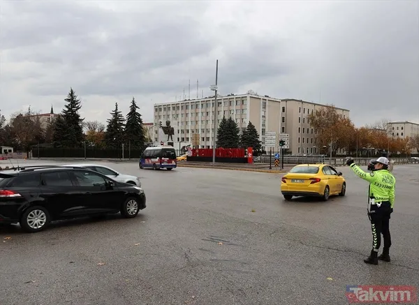 Kadın trafik polisleri Ankara'nın kalbinde trafik düzenini sağlıyor! - 9