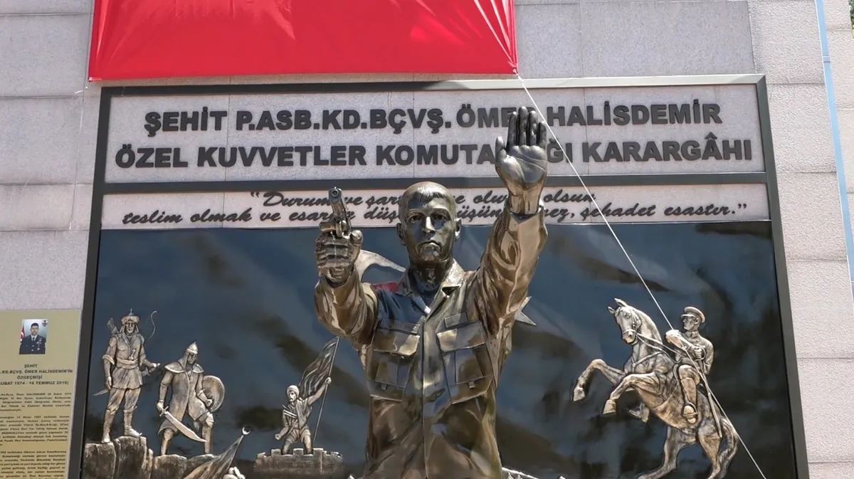 Ömer Halisdemir'in kabrine akın... Aksakallı: O Alparslan'ın kefenini giydi! Gazze'den duygulandıran çizim-6