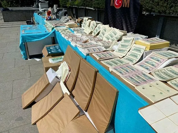 istanbulda-sahte-para-operasyonu-12-milyon-dolarlik-ozel-uretim-kagit-ele-gecirildi-1690274496712.jpeg