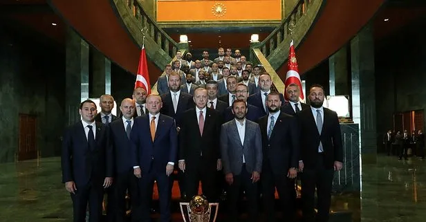 Başkan Erdoğan şampiyon Başakşehir’i kabul etti