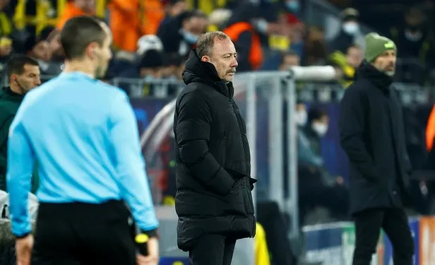 Sergen Yalçın, 5-0’lık Dortmund yenilgisi sonrası aldığı kararı yardımcılarına açıkladı: Artık yapamıyorum gidiyorum-2