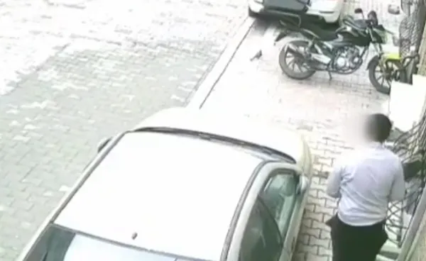 istanbul-esenyurtta-sokak-ortasina-buyuk-tuvaletini-yapti-o-anlar-kamerada-1638789400559.jpg İstanbul Esenyurt'ta sokak ortasına büyük tuvaletini yaptı! O anlar kamerada-3