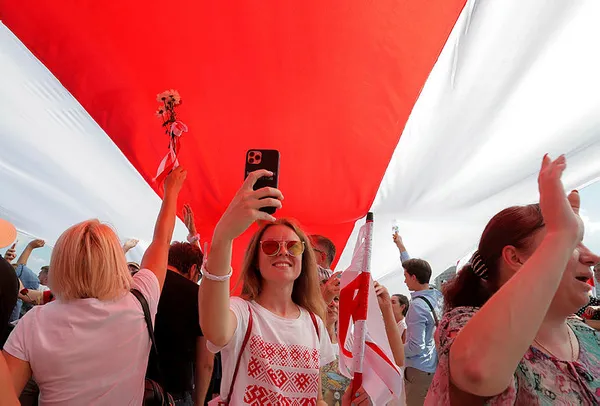 belarustaki-protestolar-8-gununde-devam-ederken-cumhurbaskani-lukasenko-avrupa-icin-de-tuvalet-olmamaliyiz-1597592122832.jpg