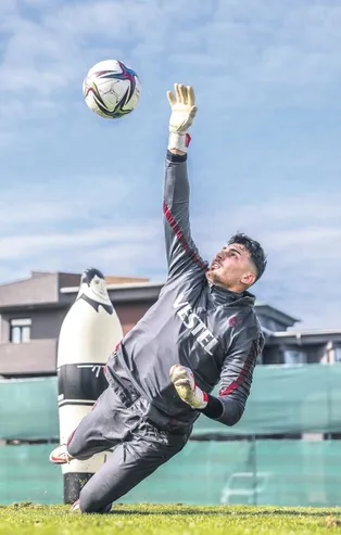 Trabzonspor’un ve Milli Takım’ın kalecisi Uğurcan Çakır'ın performansı mest ediyor