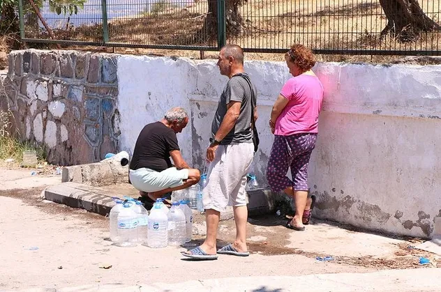İzmir'de belediyecilik rezaleti! CHP suyu akmayan ilçede suya zam yaptı