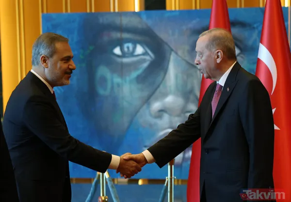 Külliye'de '30 Ağustos' kabulleri! Başkan Erdoğan'dan Türkiye'nin ilk kadın amirali Gökçen Fırat'a: Sen benim hemşehrimdin he? - 37