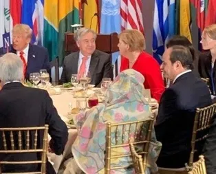 Başkan Erdoğan, Mısırın darbeci lideri Sisiyi görünce salona girmedi