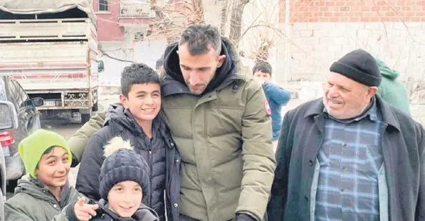 Mehmet Topal depremden etkilenen Malatya’ya hem yardım götürdü hem de enkaz çalışmalarına destek oldu