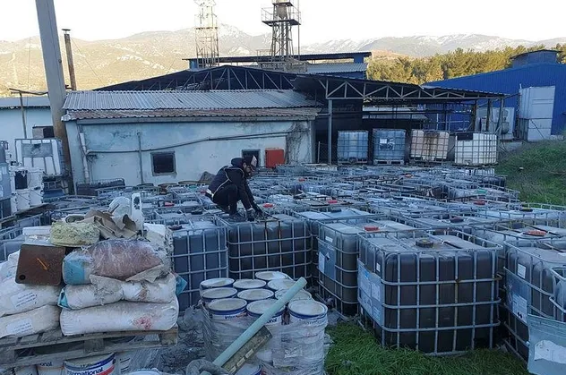 Son dakika: İzmir'in Bornova ilçesinde 107 bin 300 litre kaçak akaryakıt ele geçirildi