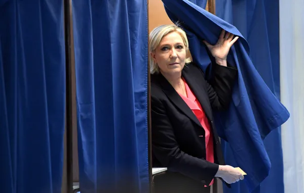son-dakika-fransada-asiri-sagci-le-penden-islama-hakaret-1613129227275.jpg SON DAKİKA: Fransa'da aşırı sağcı Le Pen'den İslam'a hakaret-6