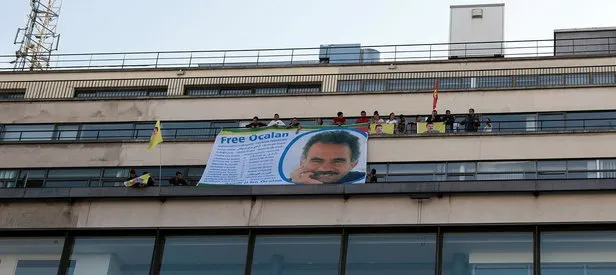 Fransada rezalet! Teröristler AFP binasına terör örgütü elebaşının posterini astı