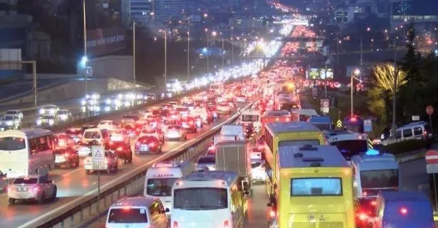 2022’nin ilk iş gününde İstanbul’da trafik yüzde 49 olarak ölçüldü